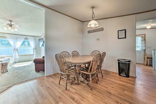 Charming Houghton Lake Cottage Walk To Lake!