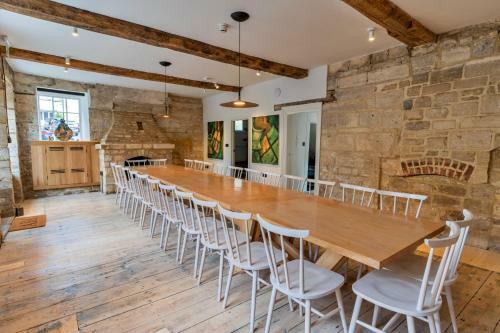 The Half-arc Of Painswick