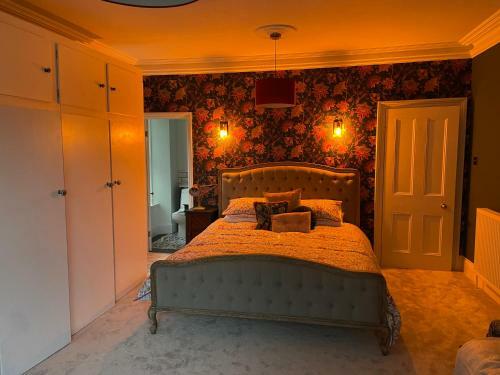 Glorious 6 Bed Detached Victorian Villa By The Sea