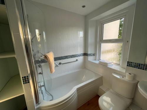 Glorious 6 Bed Detached Victorian Villa By The Sea