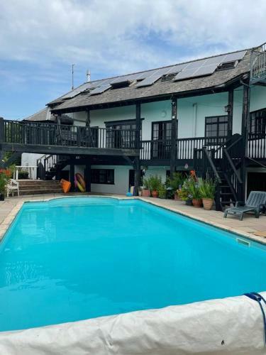Pembrokeshire Near The Beach With A Pool