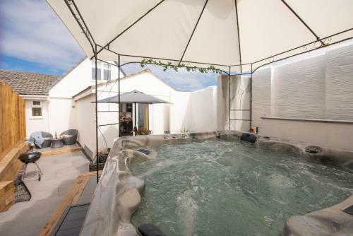 Flat Lode Nook, Troon