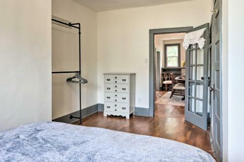 Classy Home With Enclosed Sunroom, Walk To Town