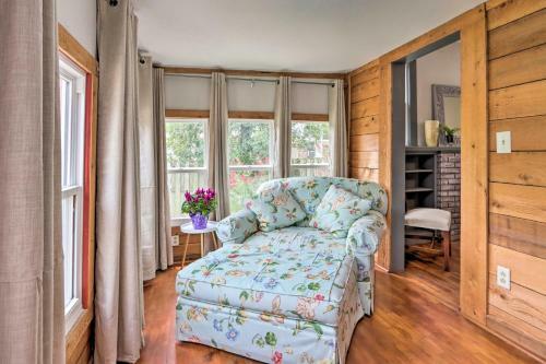 Classy Home With Enclosed Sunroom, Walk To Town