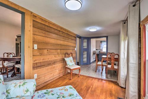 Classy Home With Enclosed Sunroom, Walk To Town