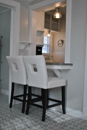 Black And White Cottage; Simple Yet Stunning.