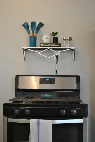 Black And White Cottage; Simple Yet Stunning.