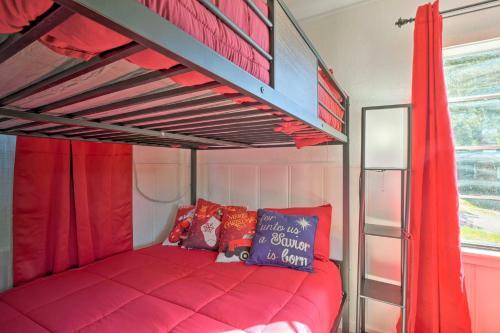 Apartamento Themed Rockaway Beach Studio With Lake View!