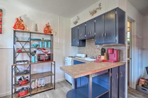 Apartamento Themed Rockaway Beach Studio With Lake View!