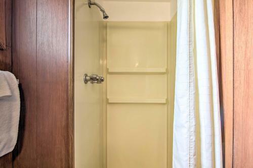 Quaint Reeds Spring Cabin, Lake And Pool Access