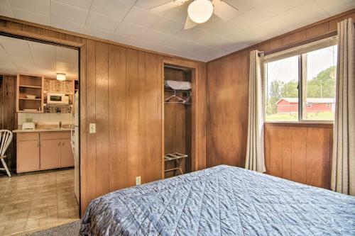 Quaint Reeds Spring Cabin, Lake And Pool Access