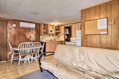 Quaint Reeds Spring Cabin, Lake And Pool Access