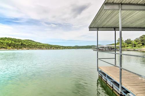 Quaint Reeds Spring Cabin, Lake And Pool Access