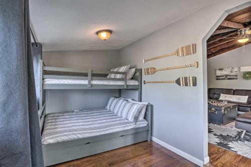 Lakeside Cottage With Patio About 11 Mi To Branson!