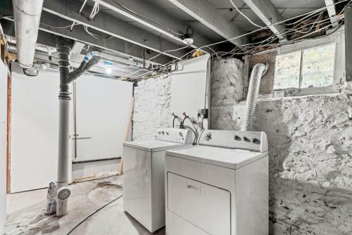 Beautiful Historic Full Home 10 Minutes From Everything