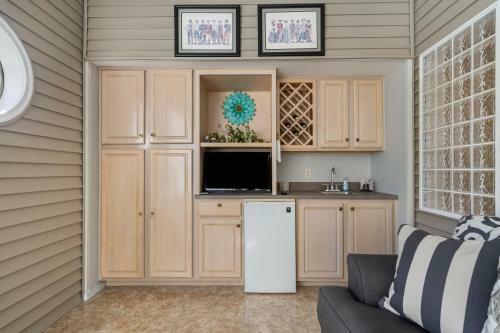 Legacy Walk-in