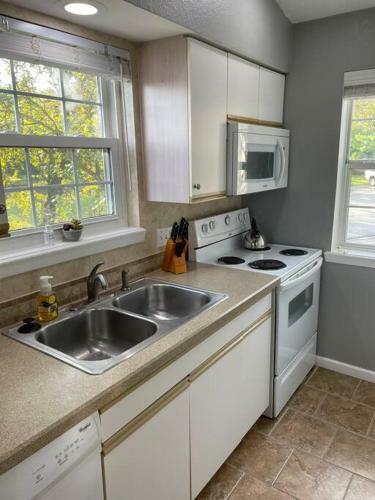 Apartamento New Listing! Hills & Valleys