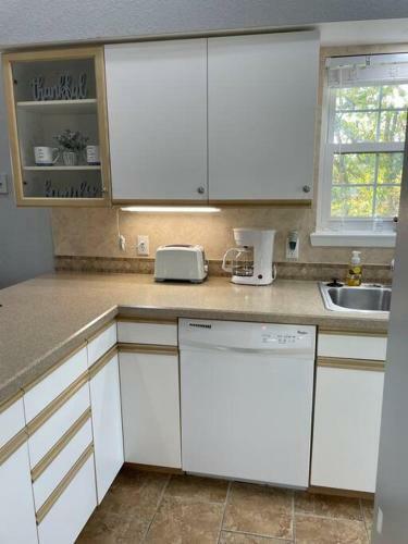 Apartamento New Listing! Hills & Valleys