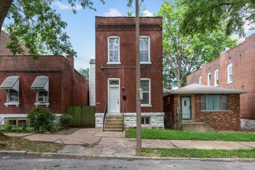 Comforts Cheerful 3 Bedroom In St Louis