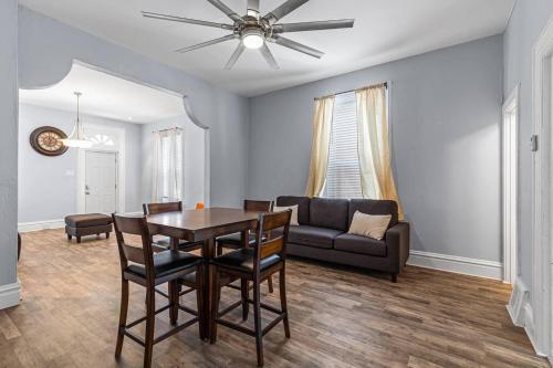 Comforts Cheerful 3 Bedroom In St Louis