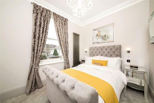 Luxurious 1-bedroom Apartment. Indoor Fireplace