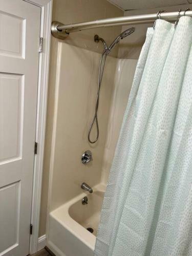 Apartamento The Posh Plum - Easiest Beach Vacation Condo