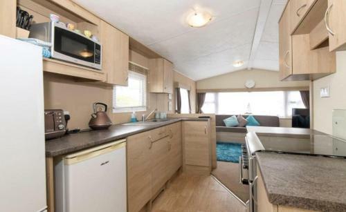 Charming And Peaceful 2-bed Chalet In Hampshire