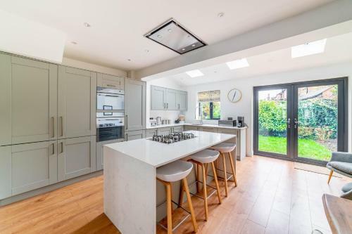 Villa Luxury House W/parking Nr Harry Potter & Train St