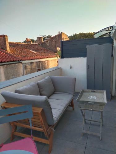 Apartamento T2 De Standing Pr�s Du Port, Avec Terrasse Et Clim