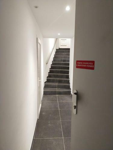 Apartamento T2 De Standing Pr�s Du Port, Avec Terrasse Et Clim
