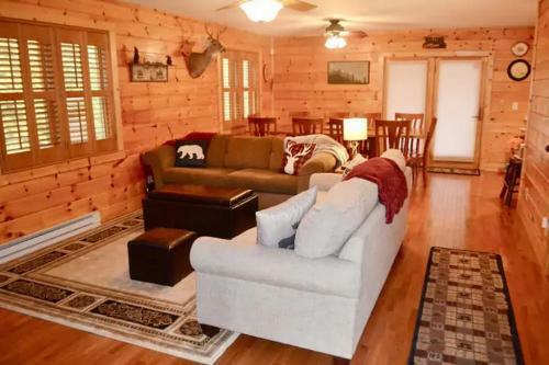 Buckeye Chuck Rustic & Cozy Family Mtn Home