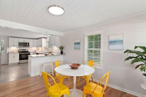 New! Cozy Asheville Cottage!