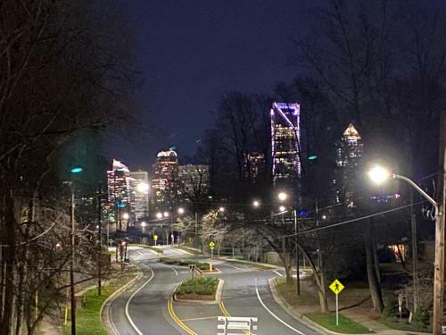 Entire Home Close To Boa Stadium & City