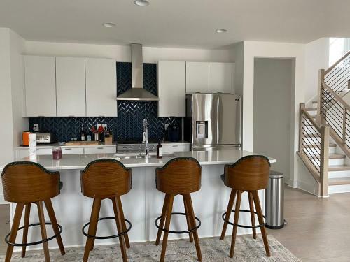 Entire Home Close To Boa Stadium & City