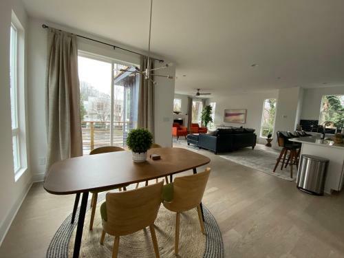 Entire Home Close To Boa Stadium & City