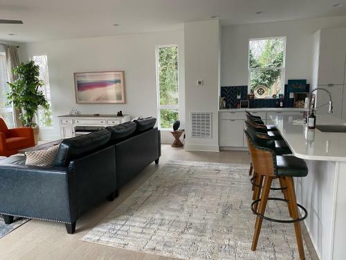 Entire Home Close To Boa Stadium & City