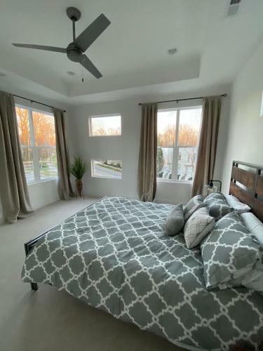 Entire Home Close To Boa Stadium & City
