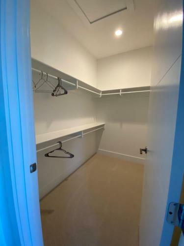 Entire Home Close To Boa Stadium & City