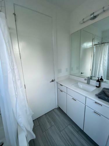 Entire Home Close To Boa Stadium & City