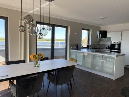 Apartamento Exklusive Penthouse-wohnung Im Herzen Rostocks