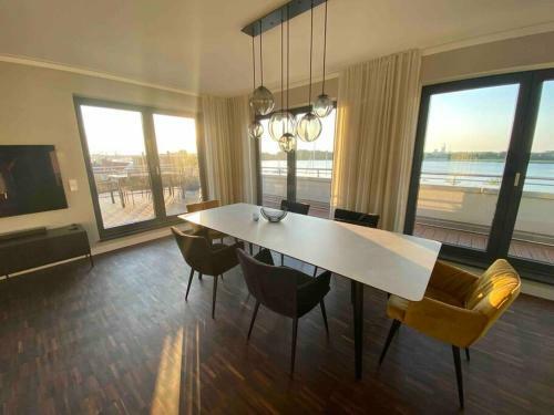 Apartamento Exklusive Penthouse-wohnung Im Herzen Rostocks