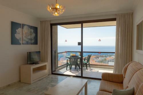 Lovely Fourth Floor Ocean View Lago Apartment