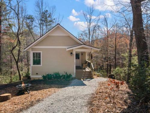 Lakeview Oasis- Pet Friendly W/ Hot Tub & Beach!