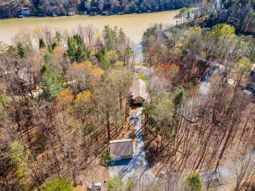 Lakeview Oasis- Pet Friendly W/ Hot Tub & Beach!