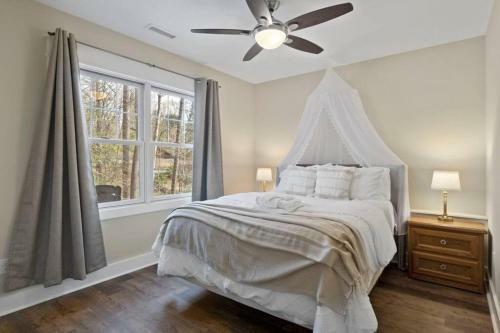 Lakeview Oasis- Pet Friendly W/ Hot Tub & Beach!