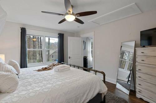 Lakeview Oasis- Pet Friendly W/ Hot Tub & Beach!