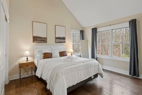 Lakeview Oasis- Pet Friendly W/ Hot Tub & Beach!