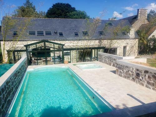 Villa De 8 Chambres Avec Piscine Privee Jacuzzi Et Wifi A Langoat