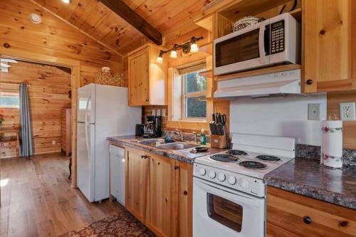 Tryon Tiny Cabin #3 Minutes From Equestrian Center