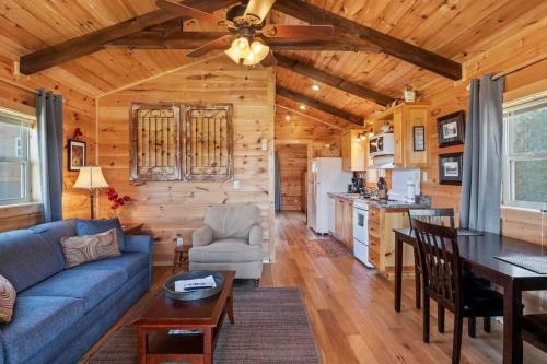 Tryon Tiny Cabin #3 Minutes From Equestrian Center